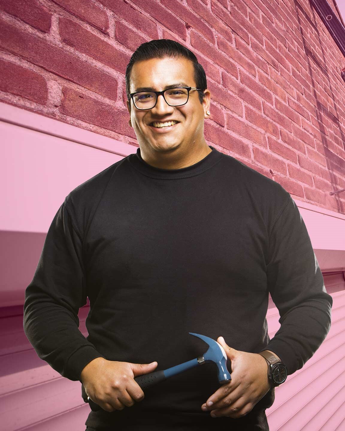 Monteur met hamer in de handen