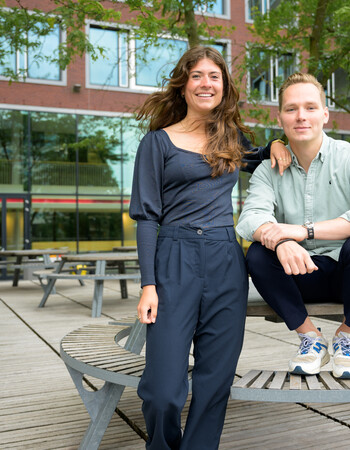 Jesse en Yannick buiten bij Essent